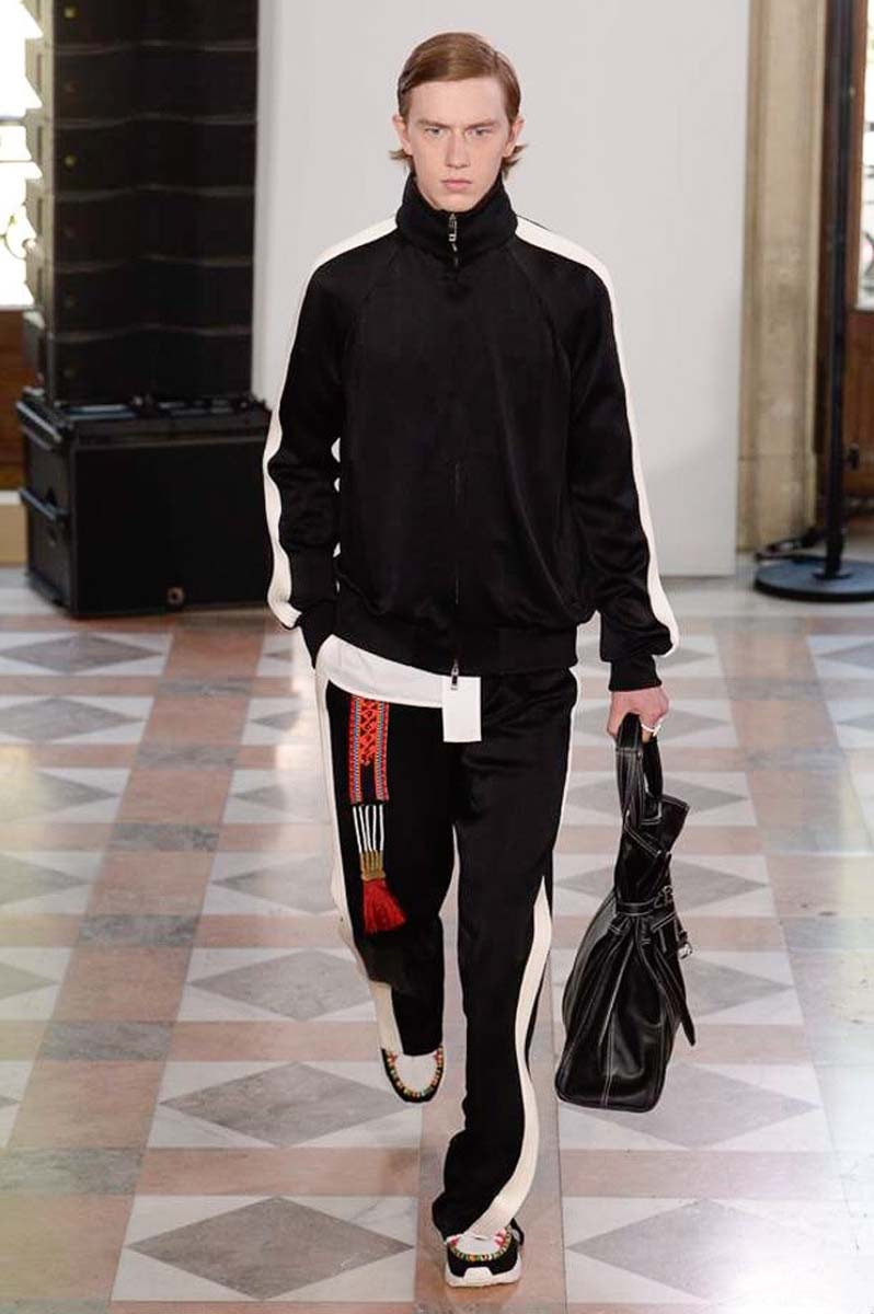 Valentino 2018 Spring/Summer Paris Fashion Week Men's Runway Show
