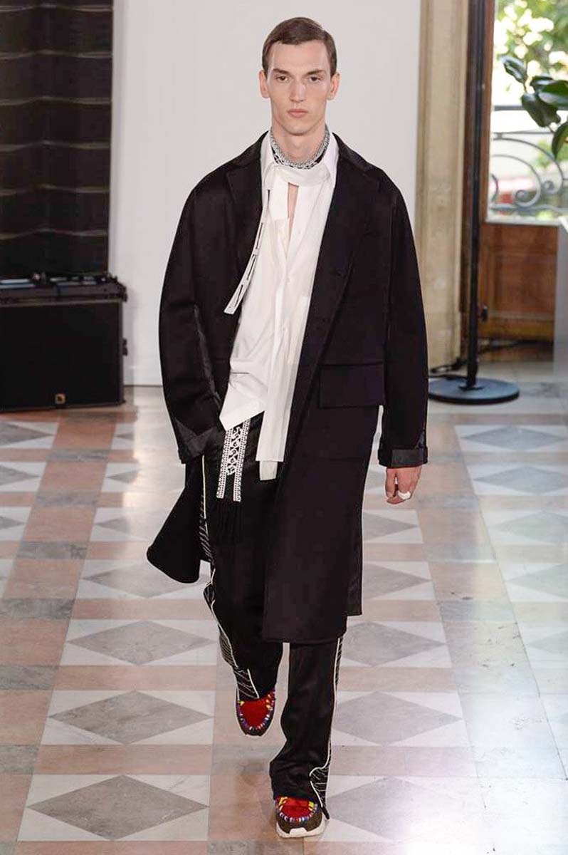 Valentino 2018 Spring/Summer Paris Fashion Week Men's Runway Show