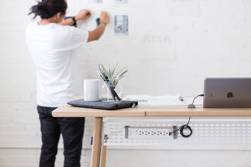 ARTIFOX STANDING DESK 02 LARGE STAND Workspace Built in Dock Cable Grid White Oak Walnut