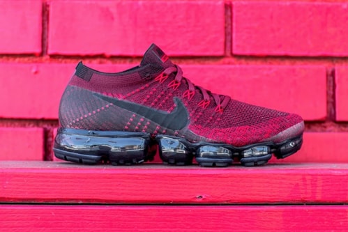 nike vapormax white with red bottom