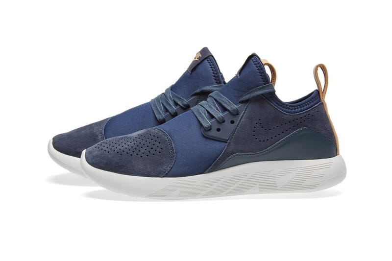 Nike's LunarCharge Model Is Set to Drop in An "Obsidian" And "Armory Navy" Color Scheme