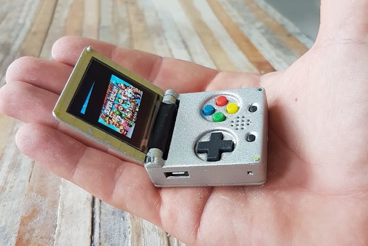 Watch This Fully Functional Keychain-Sized Game Boy in Action