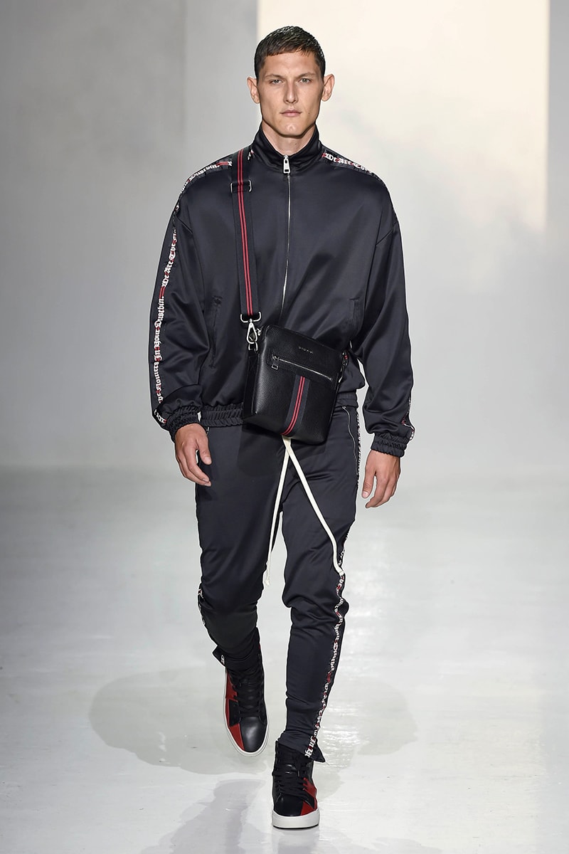 Represent 2018 Spring/Summer Collection