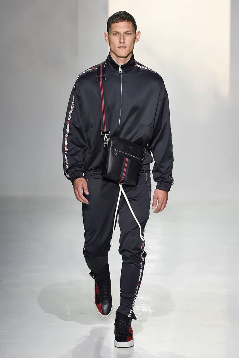 Represent 2018 Spring/Summer Collection