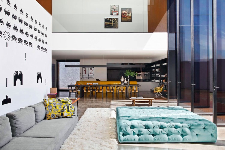 Studio Guilherme Torres's "LA House" Calls for Everybody's Attention From Both Inside and Out