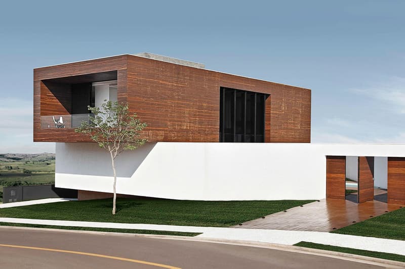 Studio Guilherme Torres LA House Calls for Everybody's Attention from Inside and Outside