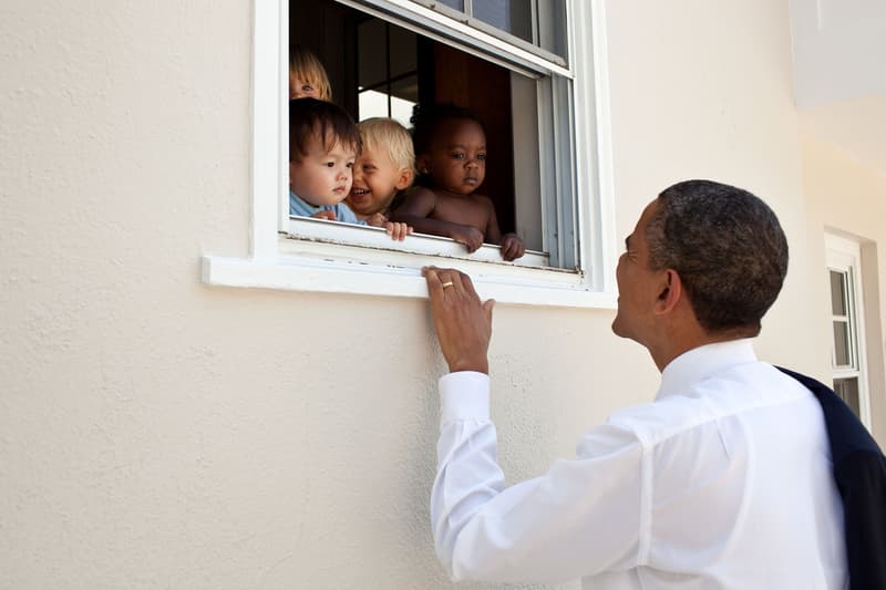 Barack Obama Pete Souza twitter donald trump kids window Breaks Record Most Liked Tweet children president potus smile babies charlottesville rally response Bethesda Maryland 2011 white house