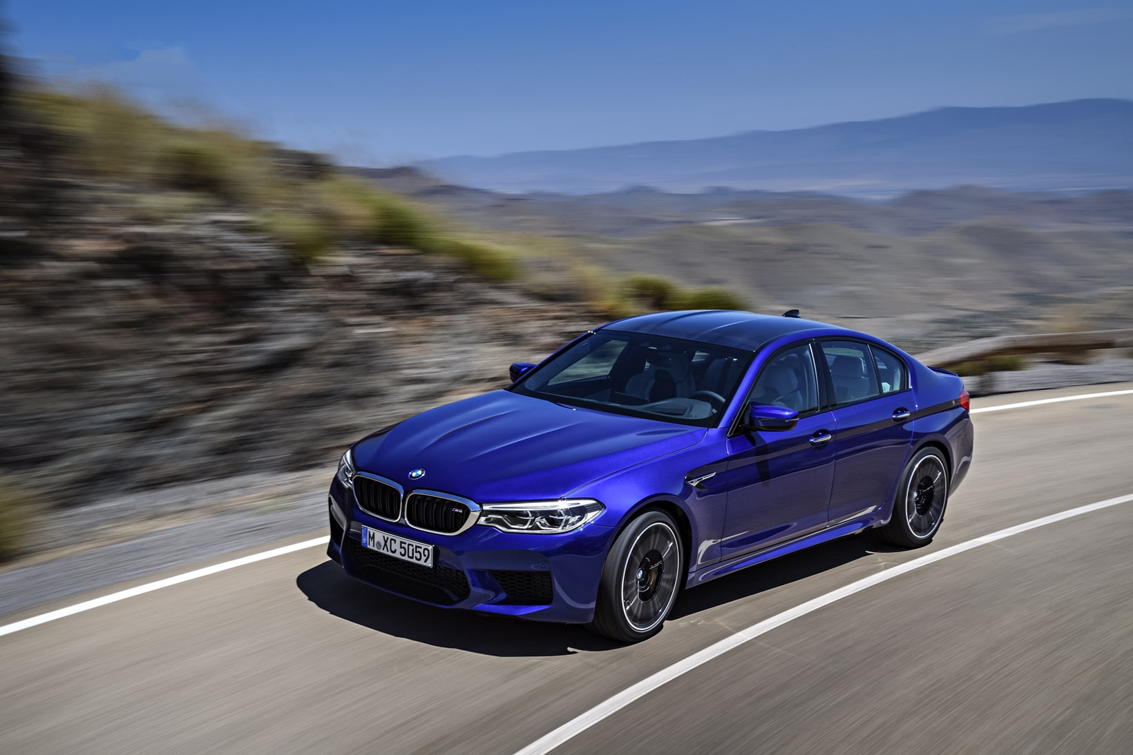 BMW 2018 M5 Debut F90 Generation car auto automotive automobile blue pictures specs specifications awd all wheel drive