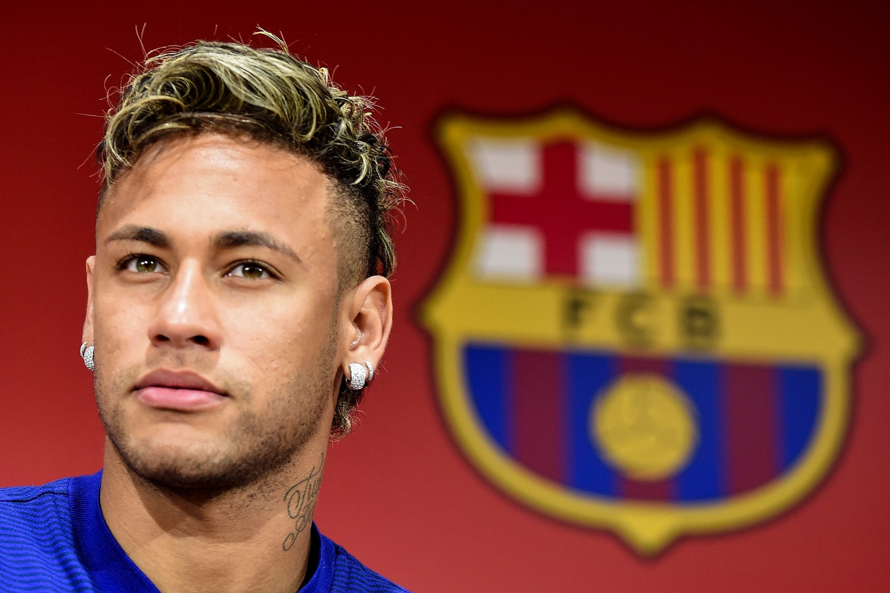 Neymar jr Transfer PSG paris saint germain barcelona fc messi hair tattoo qatar world cup 2022