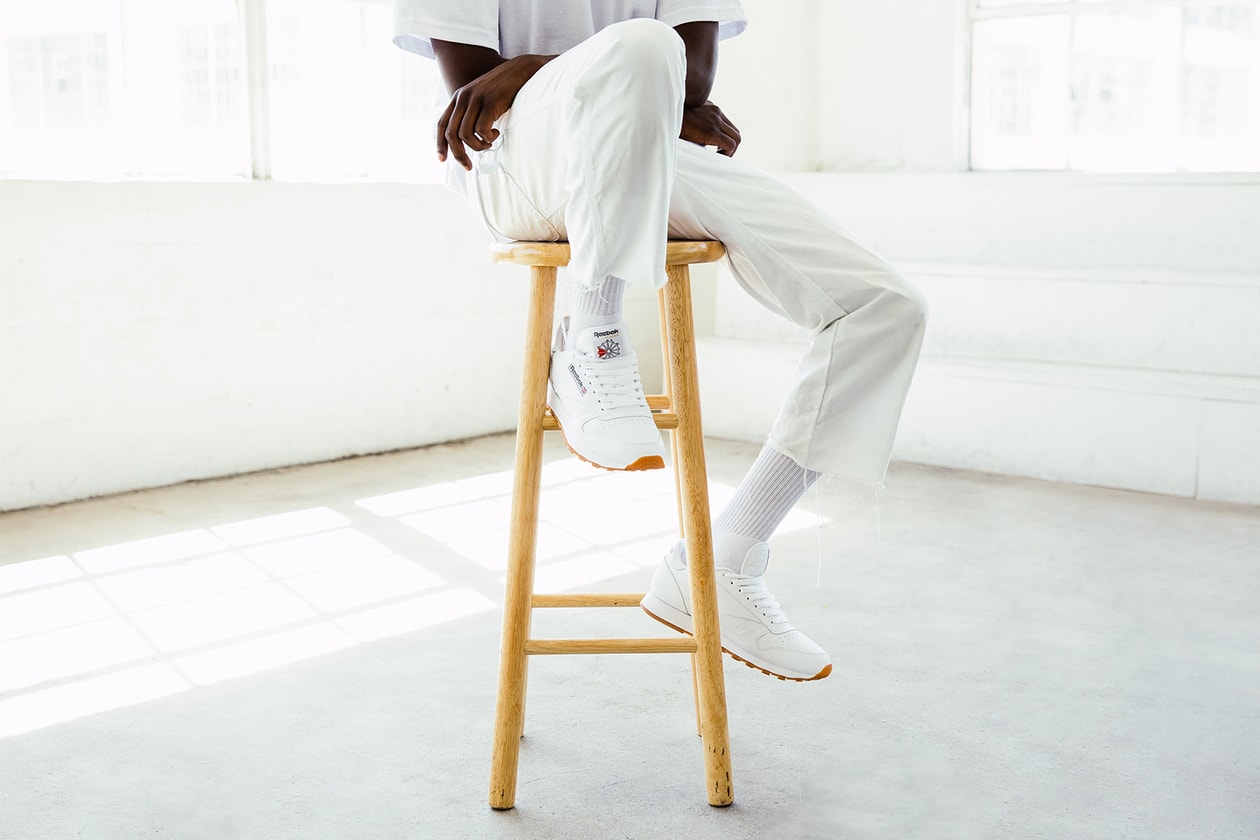 Reebok Classic Leather in white Buddy on stool