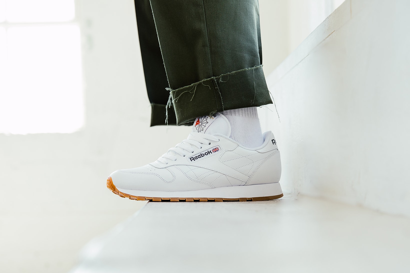Reebok Classic Leather in white side profile