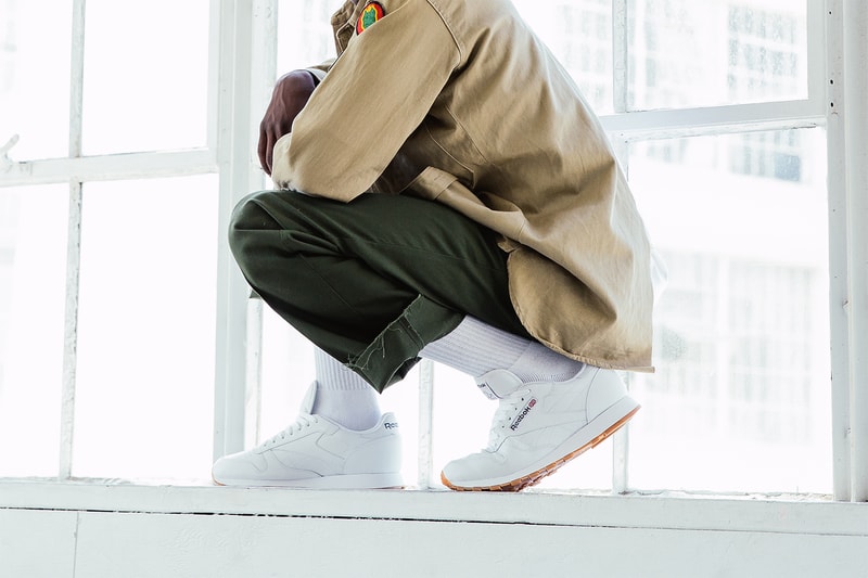 Reebok Classic Leather in white Buddy squatting on window