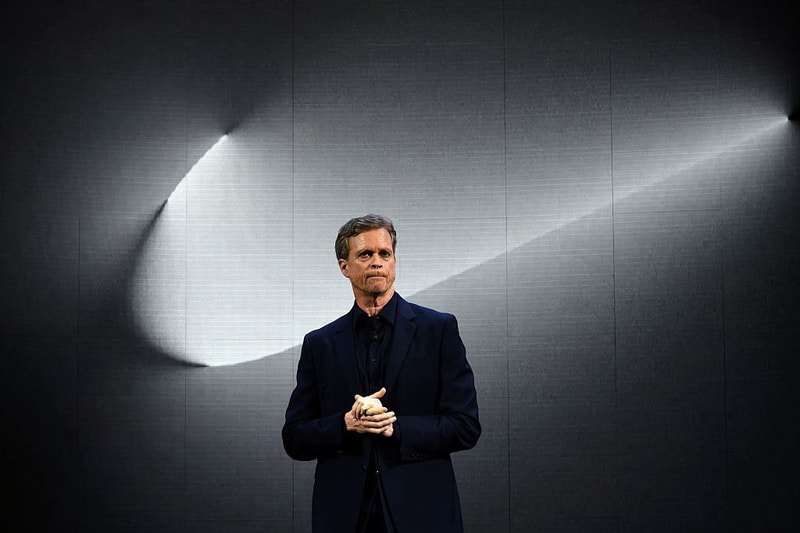 Nike Quarterly Report 1Q 2017 mark parker suit swoosh quarter first 1st sales us united states decline falling dropping