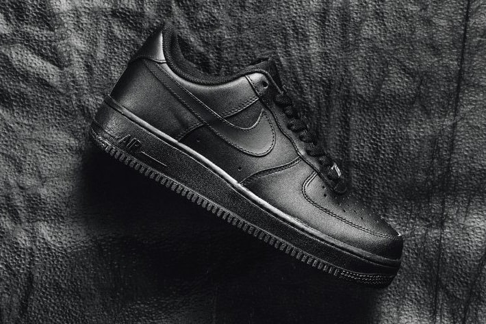 Nike Goes All-The-Way Black in Newly-Released Version of the Air Force 1 '07