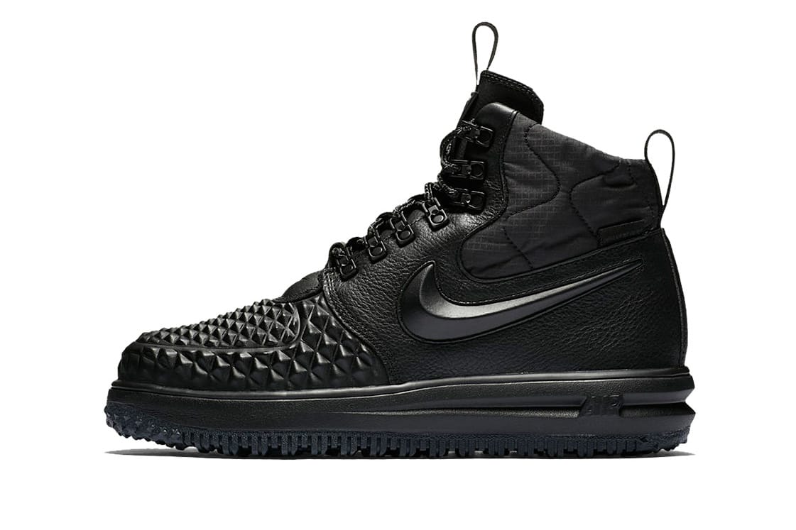 nike duck boots black