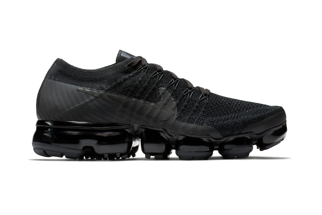 blacked out vapormax