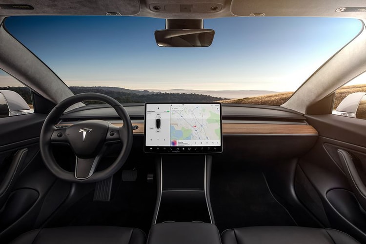 A First Look at the Tesla Model 3's Touchscreen