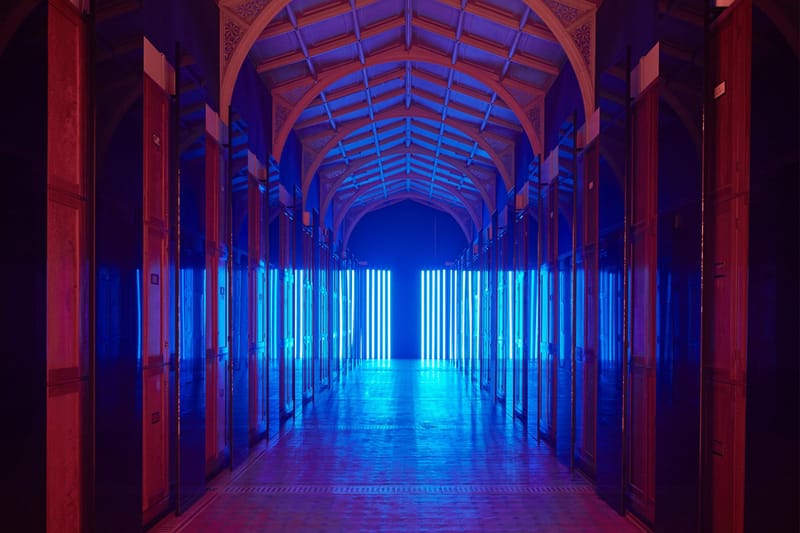 London's V&A Museum Transformed by Otherworldly Light Installation
