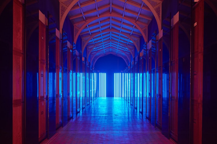 London's V&A Museum Transformed by Otherworldly Light Installation