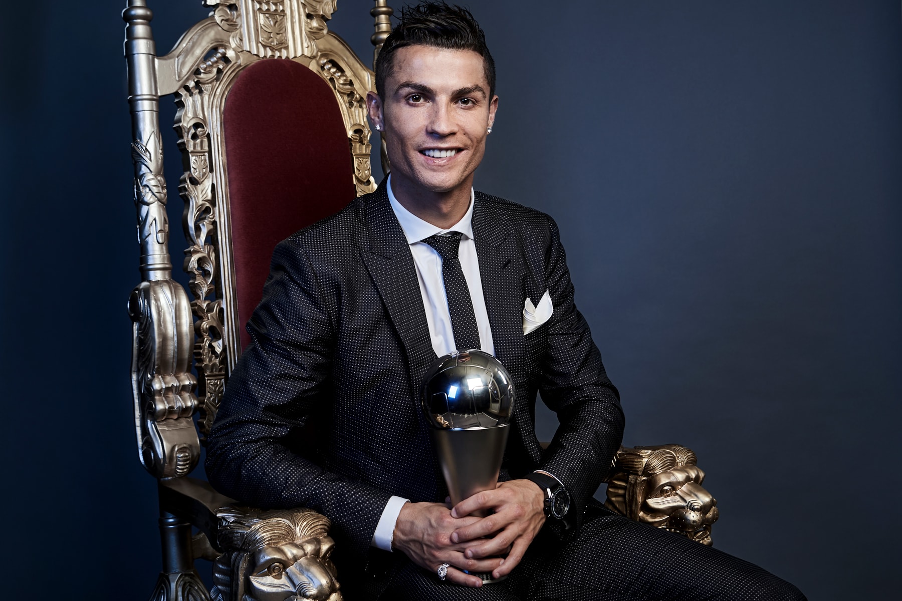 Cristiano Ronaldo FIFA Best Mens Player Award Winner 2017 Football Soccer Real Madrid Portugal lionel messi neymar jr london chair king