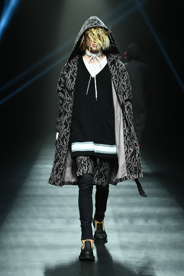 DISCOVERED 2018 Spring Summer Collection DHL Runway