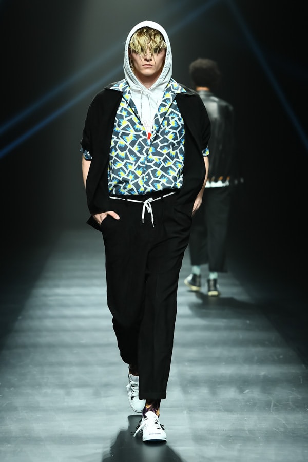 DISCOVERED 2018 Spring Summer Collection DHL Runway