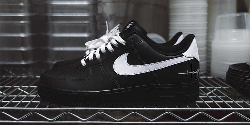 black air force 1 with white laces