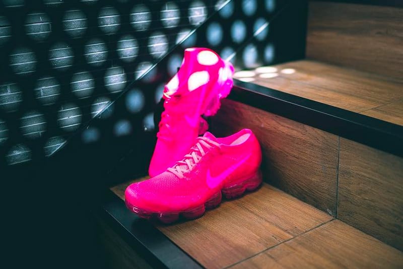 nike air vapormax hot pink