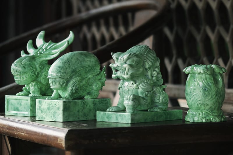 'Alien' and 'Predator' Jade Style Figures Now Available for Pre-Order