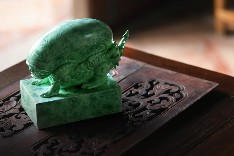 Alien & Predator Jade Vinyl Figures by Tik Ka