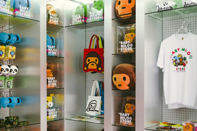 Gala Place BAPE Baby Milo Christmas Pop-Up Shop LIMITED STORE Mug Lip Balm DJ tote bag snow globe key ring camouflage Walkman 1 Folder ceramics