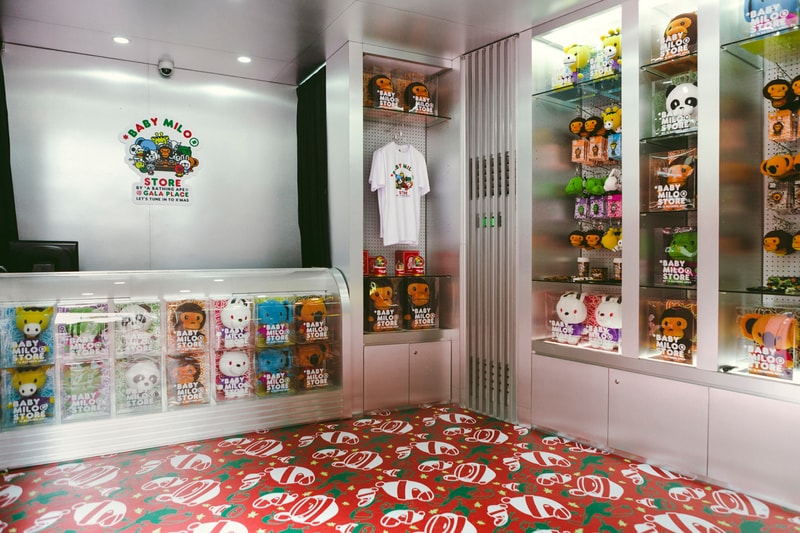 Gala Place BAPE Baby Milo Christmas Pop-Up Shop LIMITED STORE Mug Lip Balm DJ tote bag snow globe key ring camouflage Walkman 1 Folder ceramics
