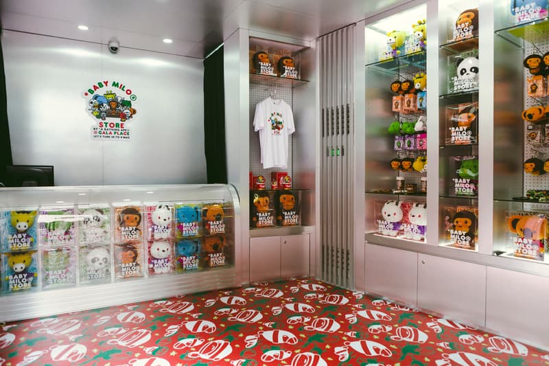 Gala Place BAPE Baby Milo Christmas Pop-Up Shop LIMITED STORE Mug Lip Balm DJ tote bag snow globe key ring camouflage Walkman 1 Folder ceramics