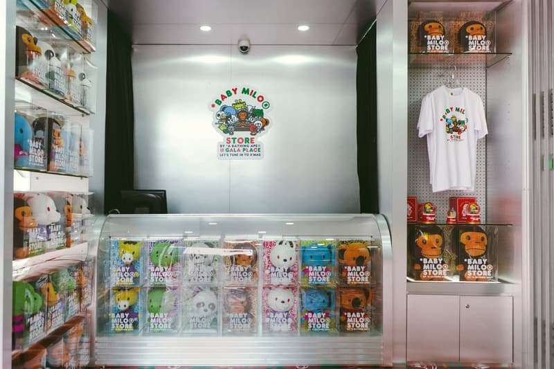 Gala Place BAPE Baby Milo Christmas Pop-Up Shop LIMITED STORE Mug Lip Balm DJ tote bag snow globe key ring camouflage Walkman 1 Folder ceramics