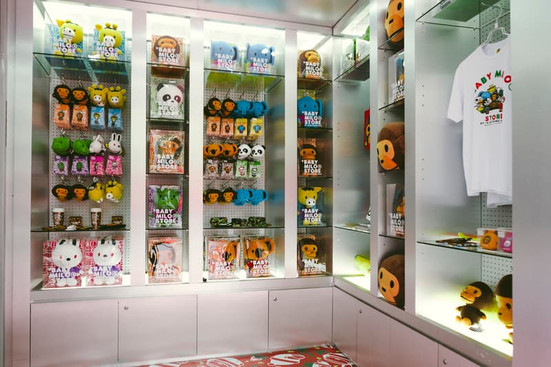 Gala Place BAPE Baby Milo Christmas Pop-Up Shop LIMITED STORE Mug Lip Balm DJ tote bag snow globe key ring camouflage Walkman 1 Folder ceramics