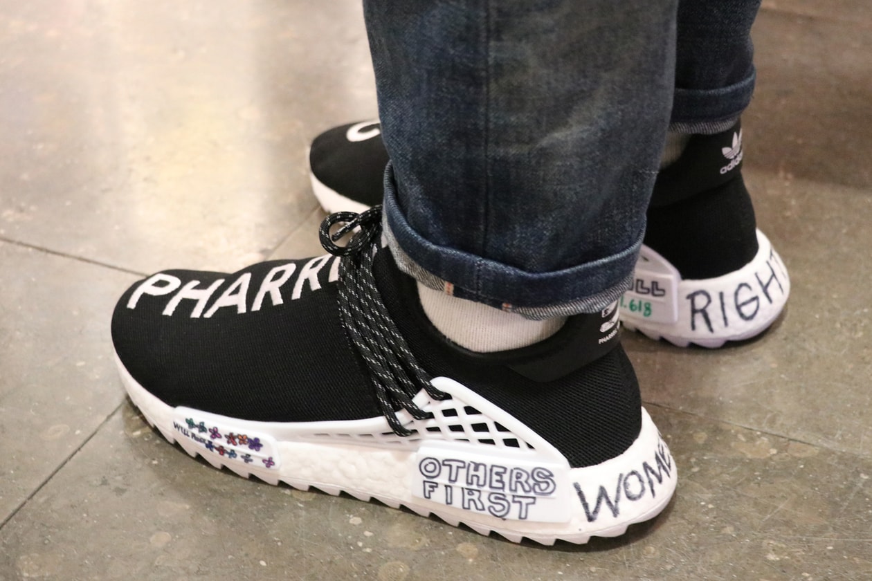 ファレル・ウィリアム自らが着用する世界で一足だけの Pharrell x Chanel x adidas Originals Hu NMDをチェック pharrell williams シャネル アディダス オリジナルス hypebeats ハイプビースト カスタマイズ 手書き メッセージ colette コレット