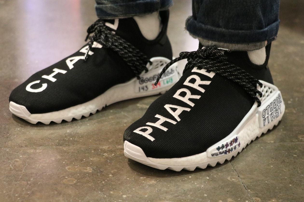 ファレル・ウィリアム自らが着用する世界で一足だけの Pharrell x Chanel x adidas Originals Hu NMDをチェック pharrell williams シャネル アディダス オリジナルス hypebeats ハイプビースト カスタマイズ 手書き メッセージ colette コレット