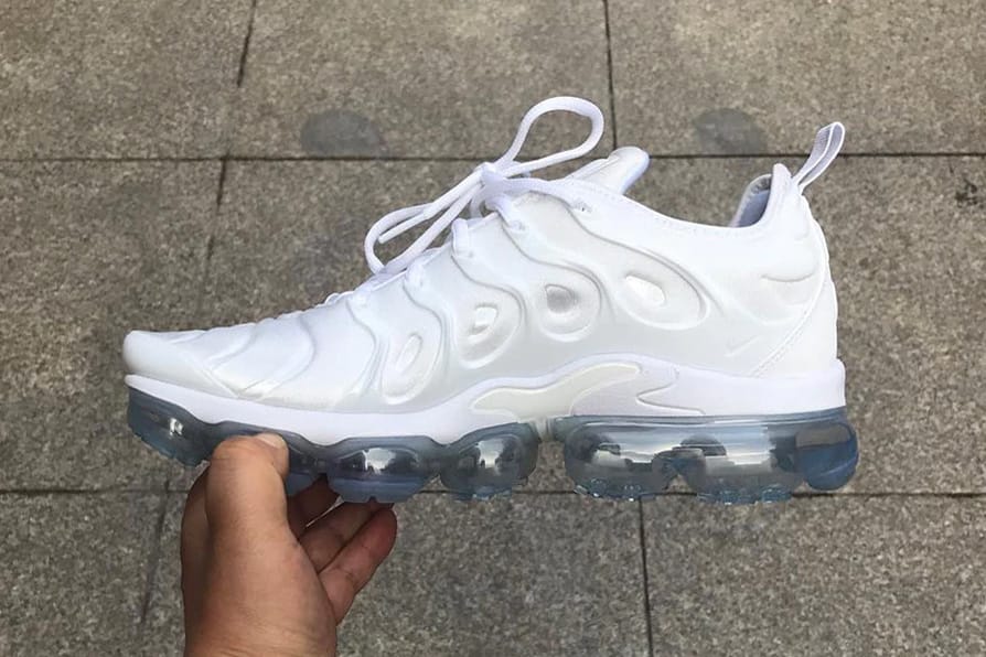white vapormax plus cleaning