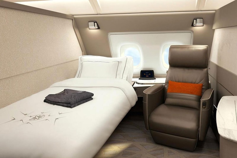 Singapore Airlines SIA Airbus A380 First Class Suites Hotel Bedroom Flying