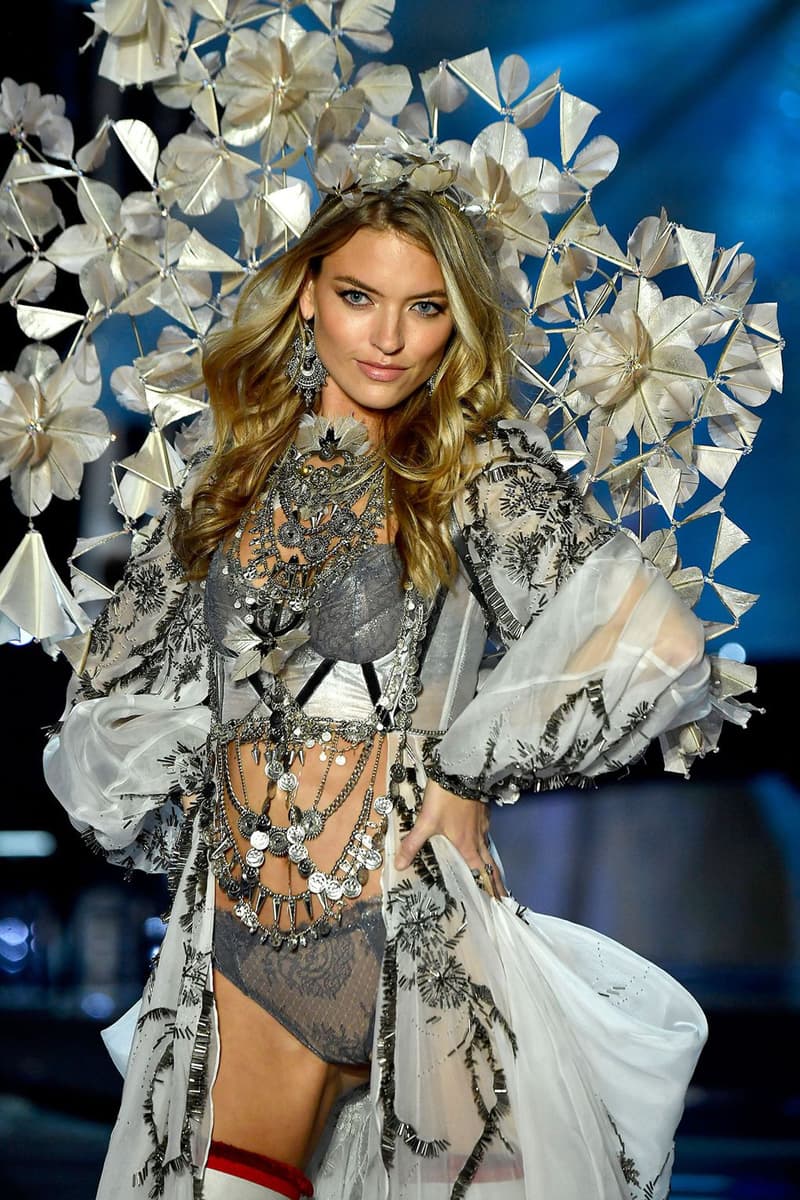 Victoria's Secret Runway Show 2017 Balmain Olivier Rousteing lingerie Candice Swanepoel, Grace Bol, Elsa Hosk Lais Riberio Champagne nights fantasy bra Harry Styles Miguel Jane Zhang Leslie Odom Junior Shanghai Mercedes-Benz china