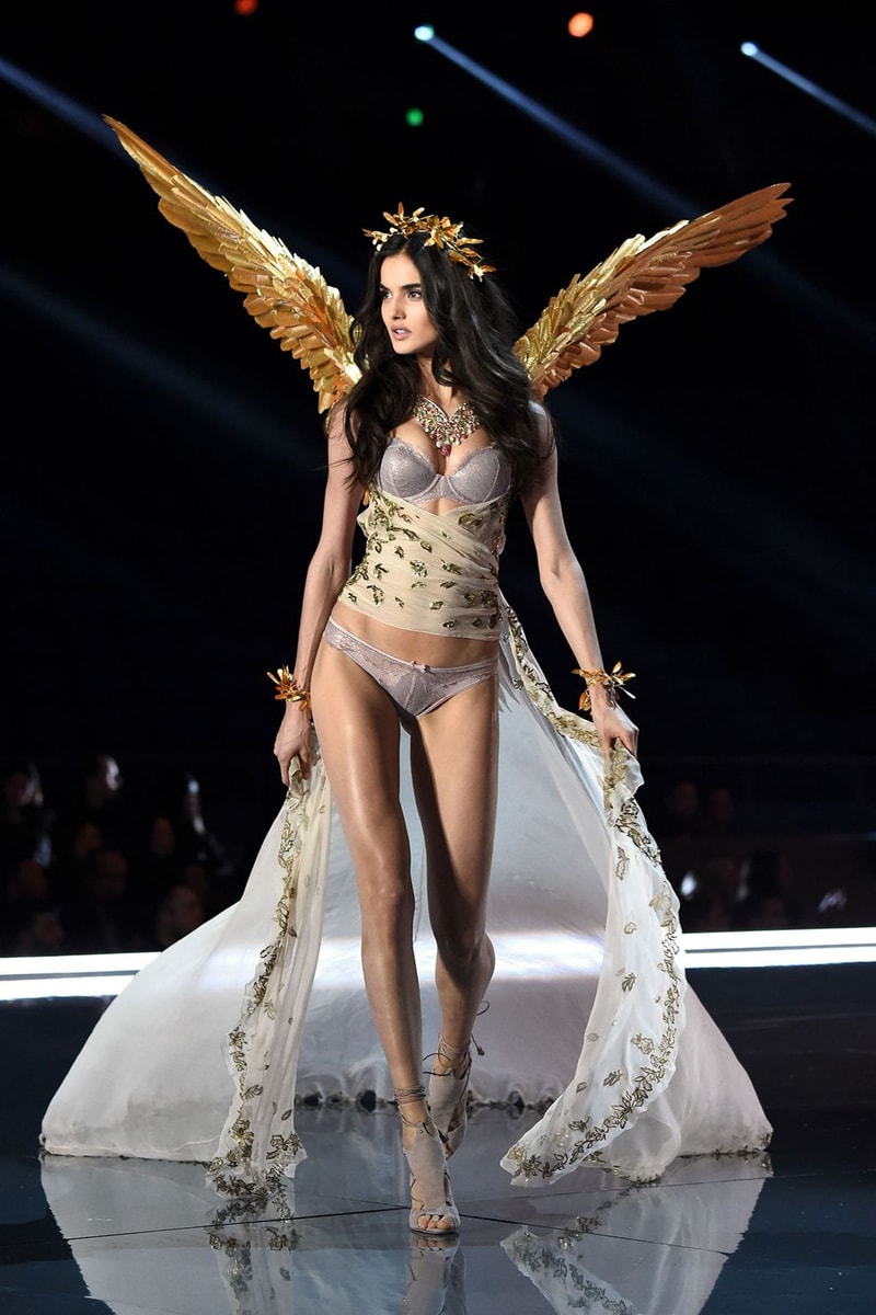 Victoria's Secret Runway Show 2017 Balmain Olivier Rousteing lingerie Candice Swanepoel, Grace Bol, Elsa Hosk Lais Riberio Champagne nights fantasy bra Harry Styles Miguel Jane Zhang Leslie Odom Junior Shanghai Mercedes-Benz china