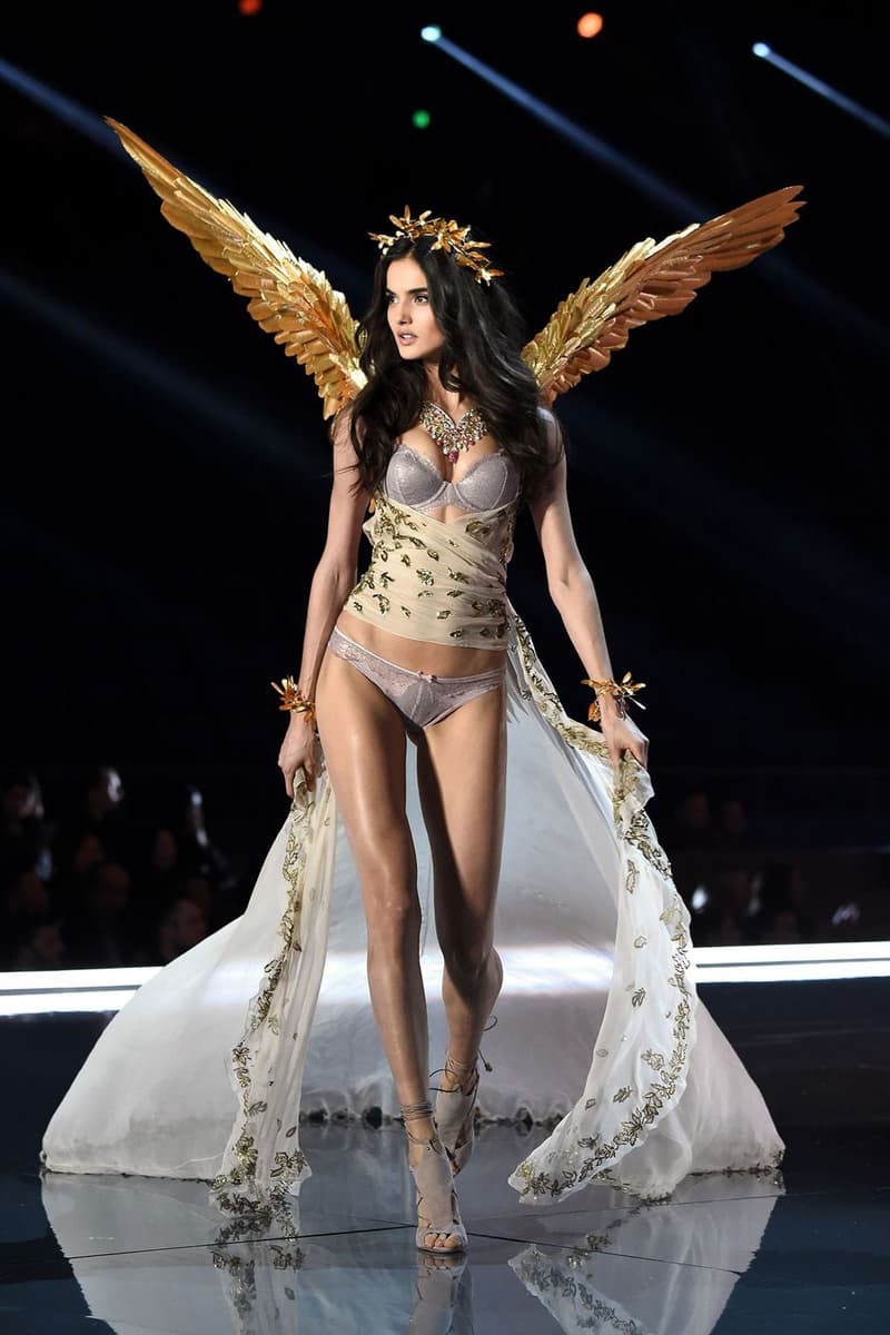Victoria's Secret Runway Show 2017 Balmain Olivier Rousteing lingerie Candice Swanepoel, Grace Bol, Elsa Hosk Lais Riberio Champagne nights fantasy bra Harry Styles Miguel Jane Zhang Leslie Odom Junior Shanghai Mercedes-Benz china