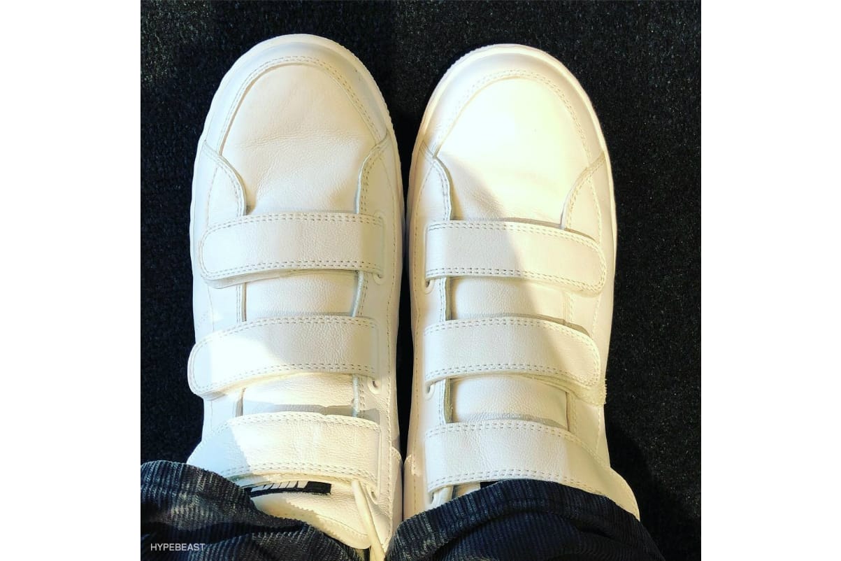 nike white strap shoes