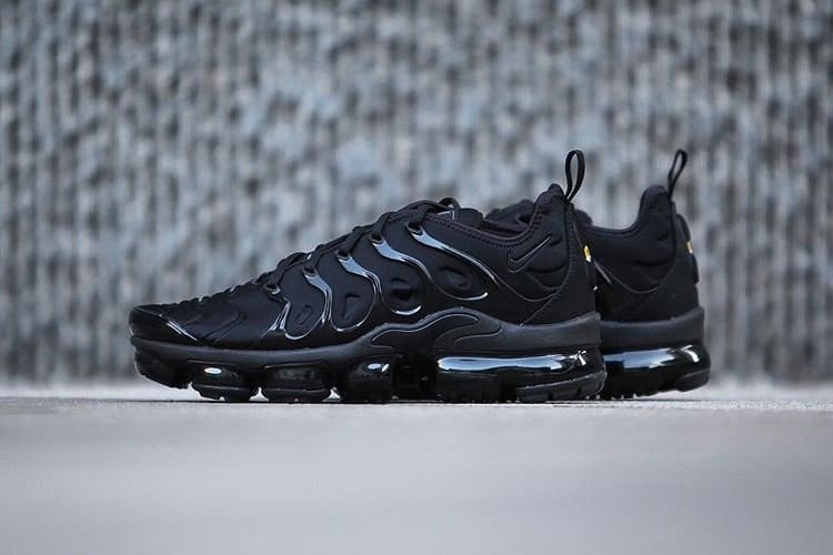 nike air max vapormax plus black