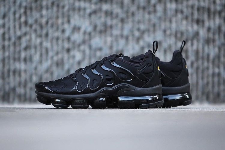 Nike Air VaporMax Plus "Triple Black" preview teaser release date