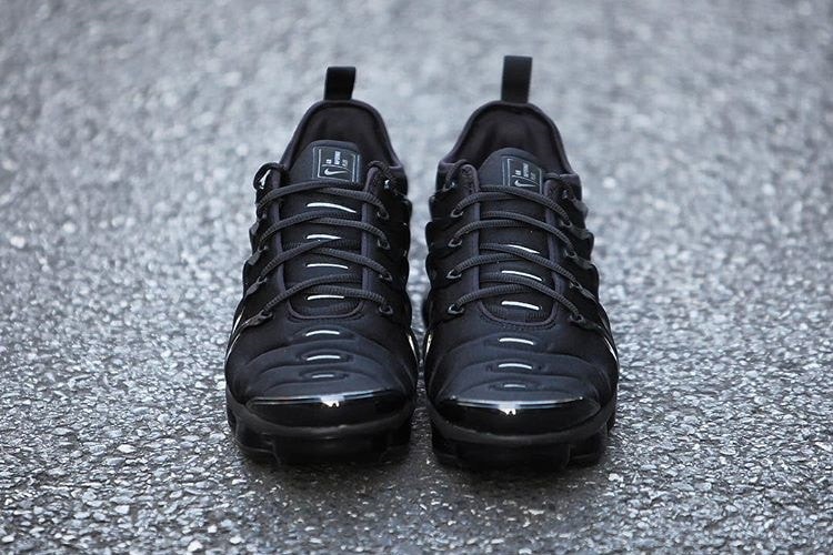 Nike Air VaporMax Plus "Triple Black" preview teaser release date