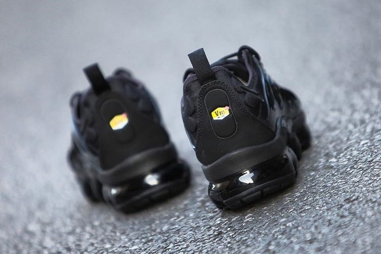 Nike Air VaporMax Plus "Triple Black" preview teaser release date