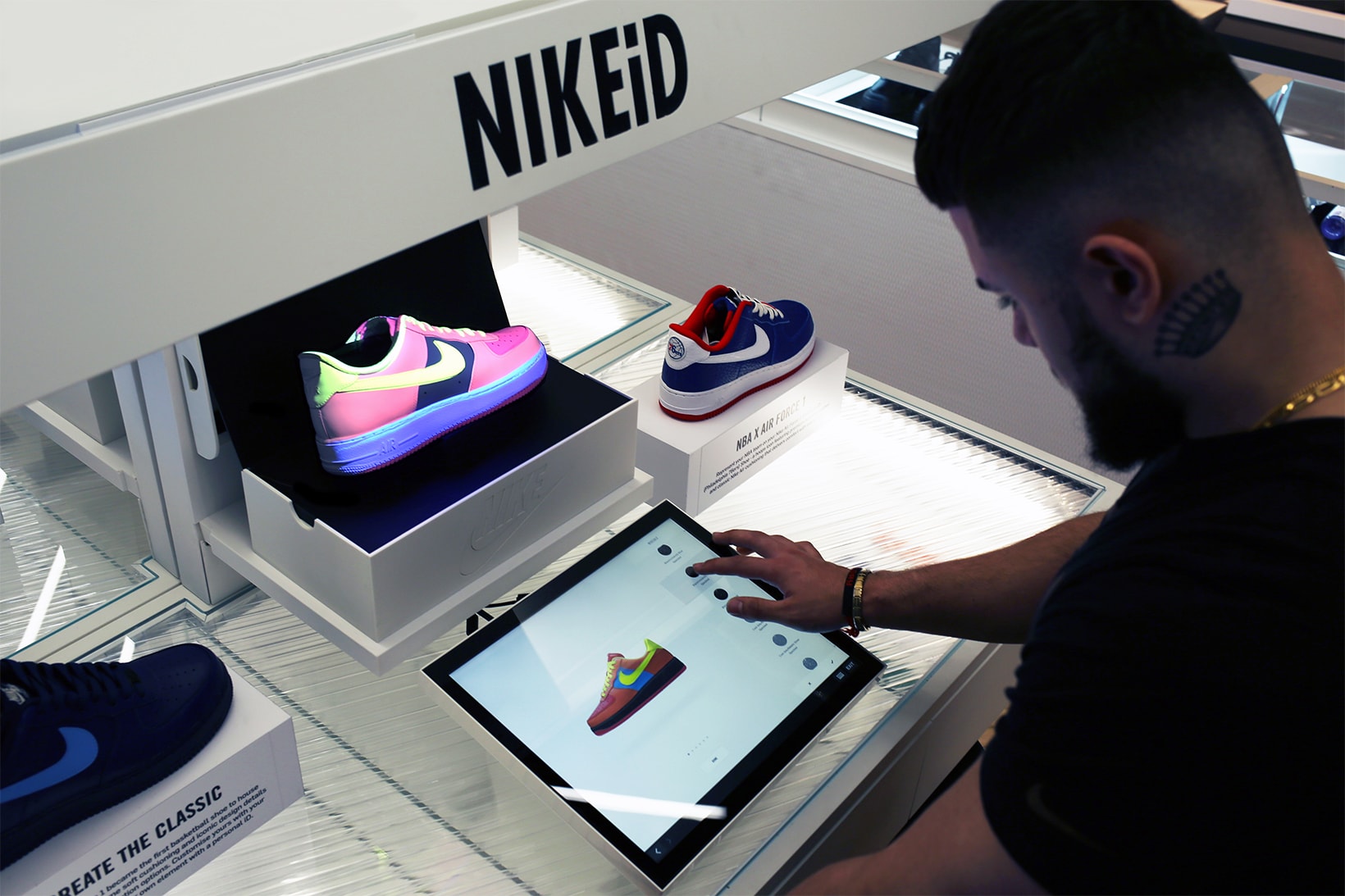 NIKEiD Direct Studio London NikeTown Augmented Reality Mapping Video AR