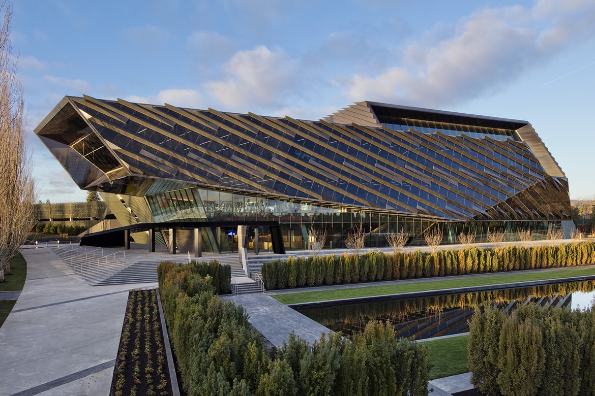 Serena Williams Coach K Get Nike Buildings Hypebeast Serena Williams Coach K Get Nike Buildings Hypebeast