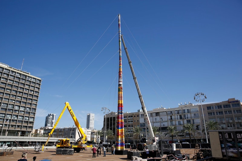 cancer Tel Aviv Community Builds Tallest Lego Tower  8-year old boy LEGOs blocks toys design colors Israel middle east memoriam